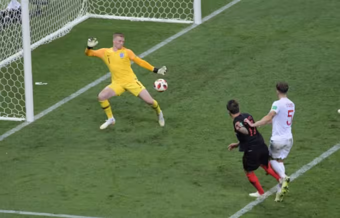 Kroatischer Angreifer schießt im WM-Halbfinale 2018 auf das englische Tor